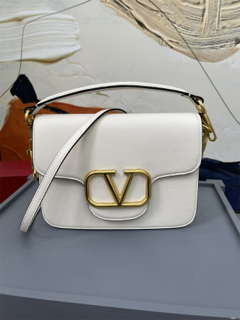 Va1e*ntin0 garavani locÒ calfskin shoulder small bag 22 x 16  x 7 cm