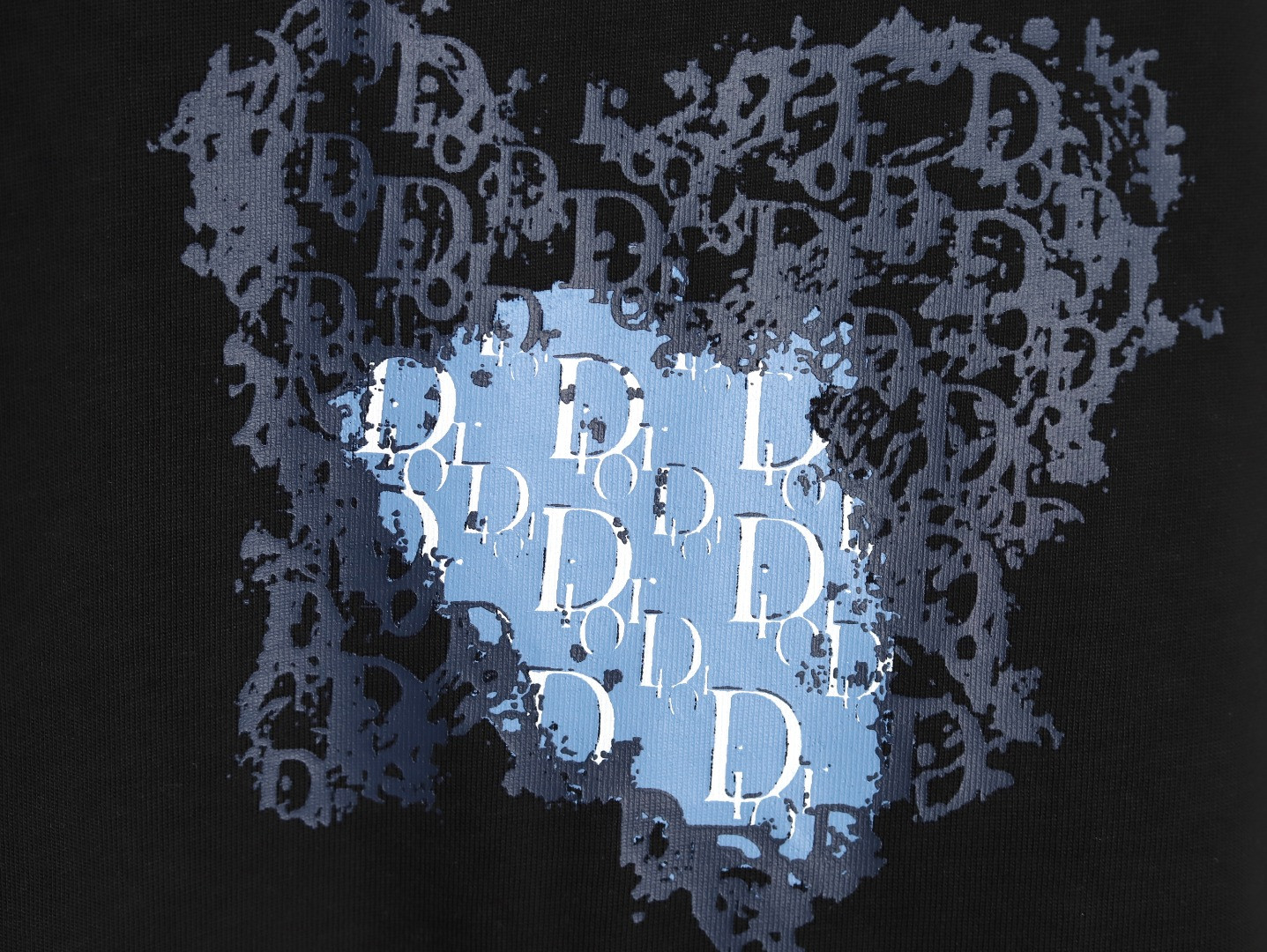 D*or short-sleeved t-shirt