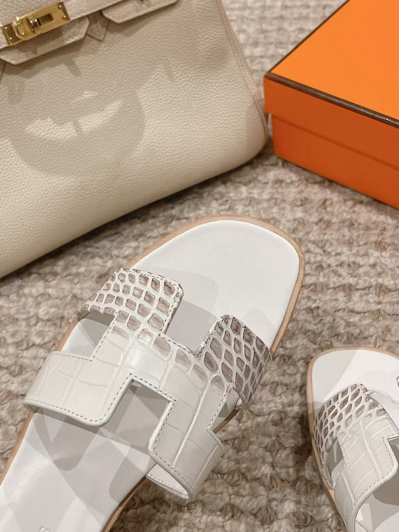 ua H**me5 oran sandal
