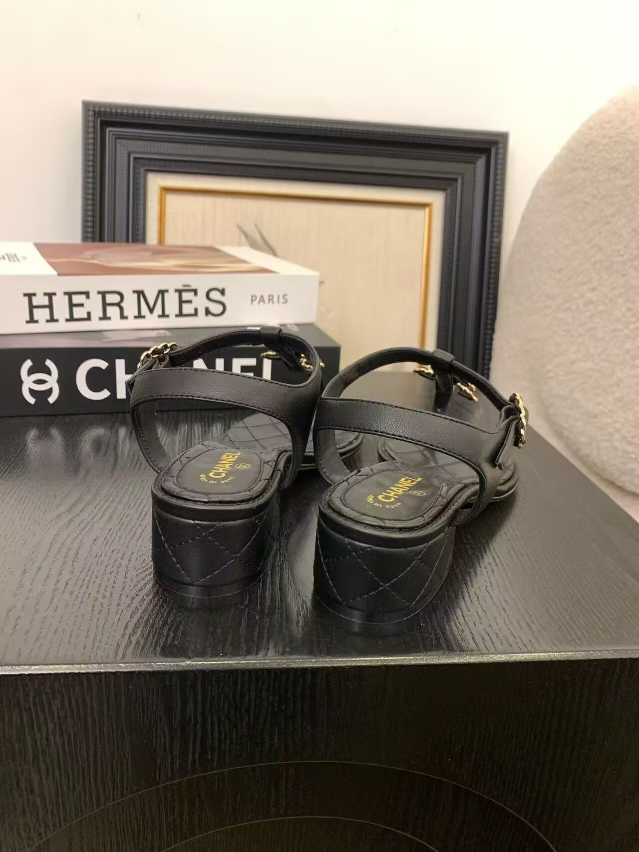 ua Ch*el thong sandals