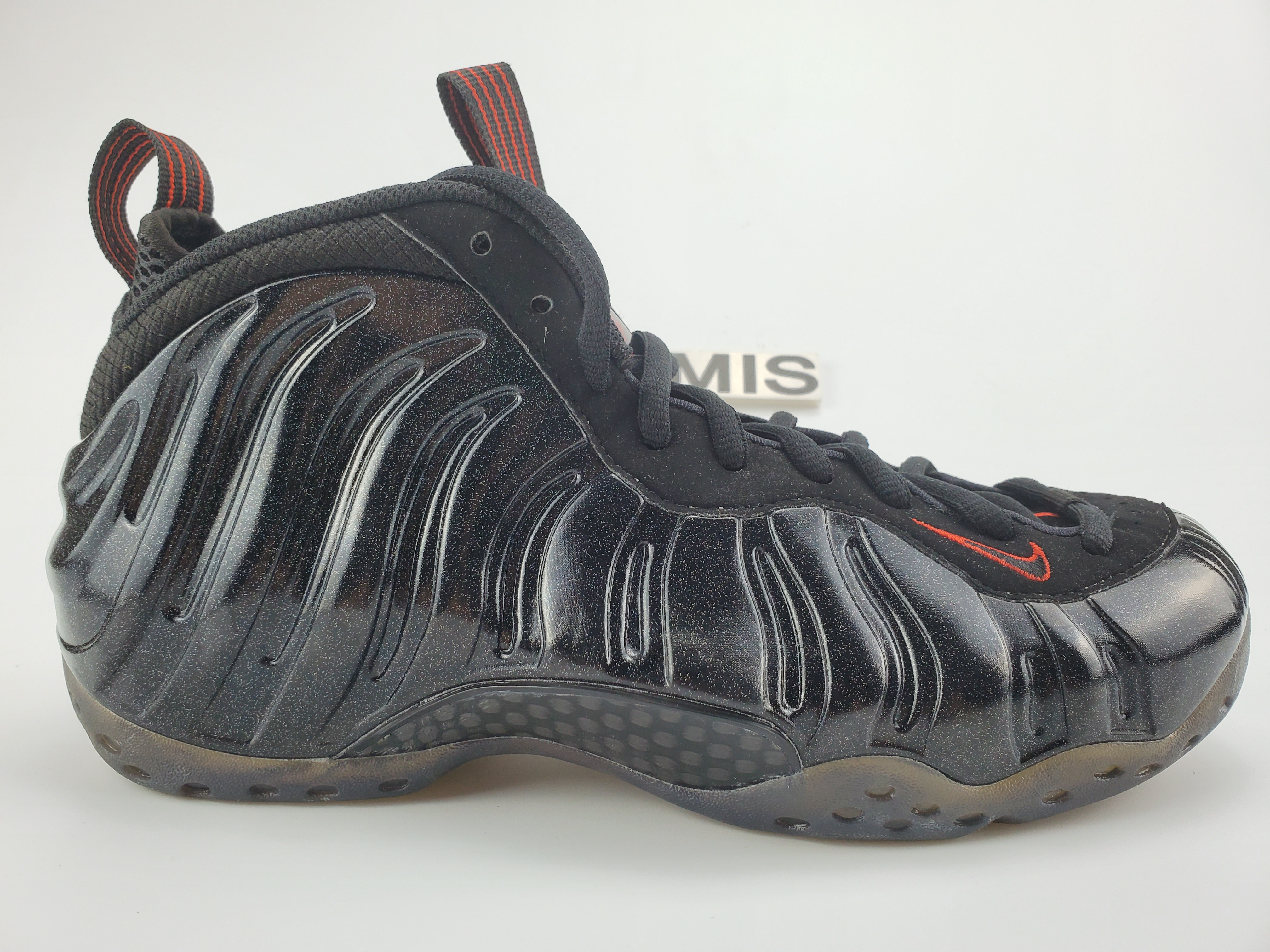 Nike Air Foamposite One “Black/Gold-Red”