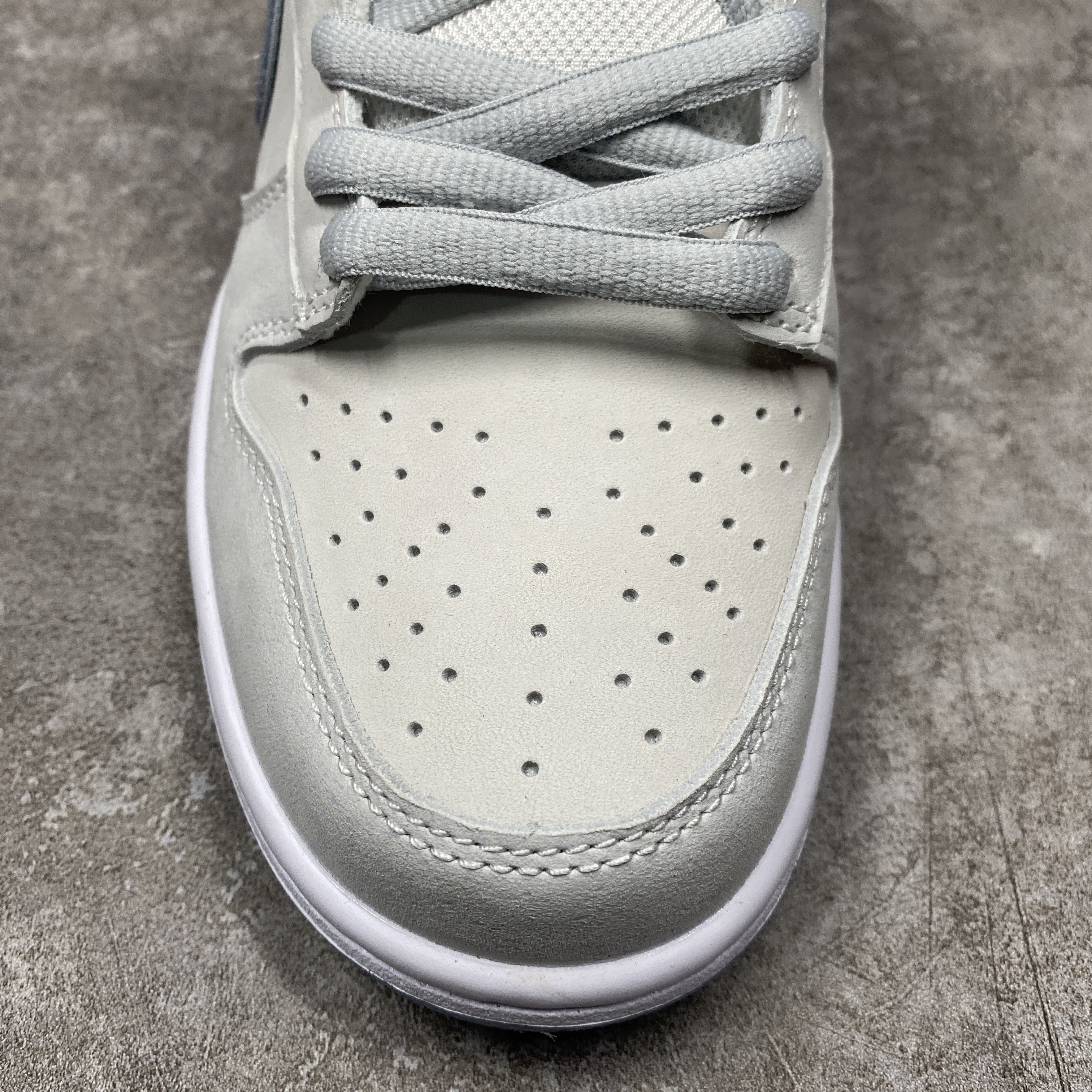 Nike SB Dunk Low White Lobster