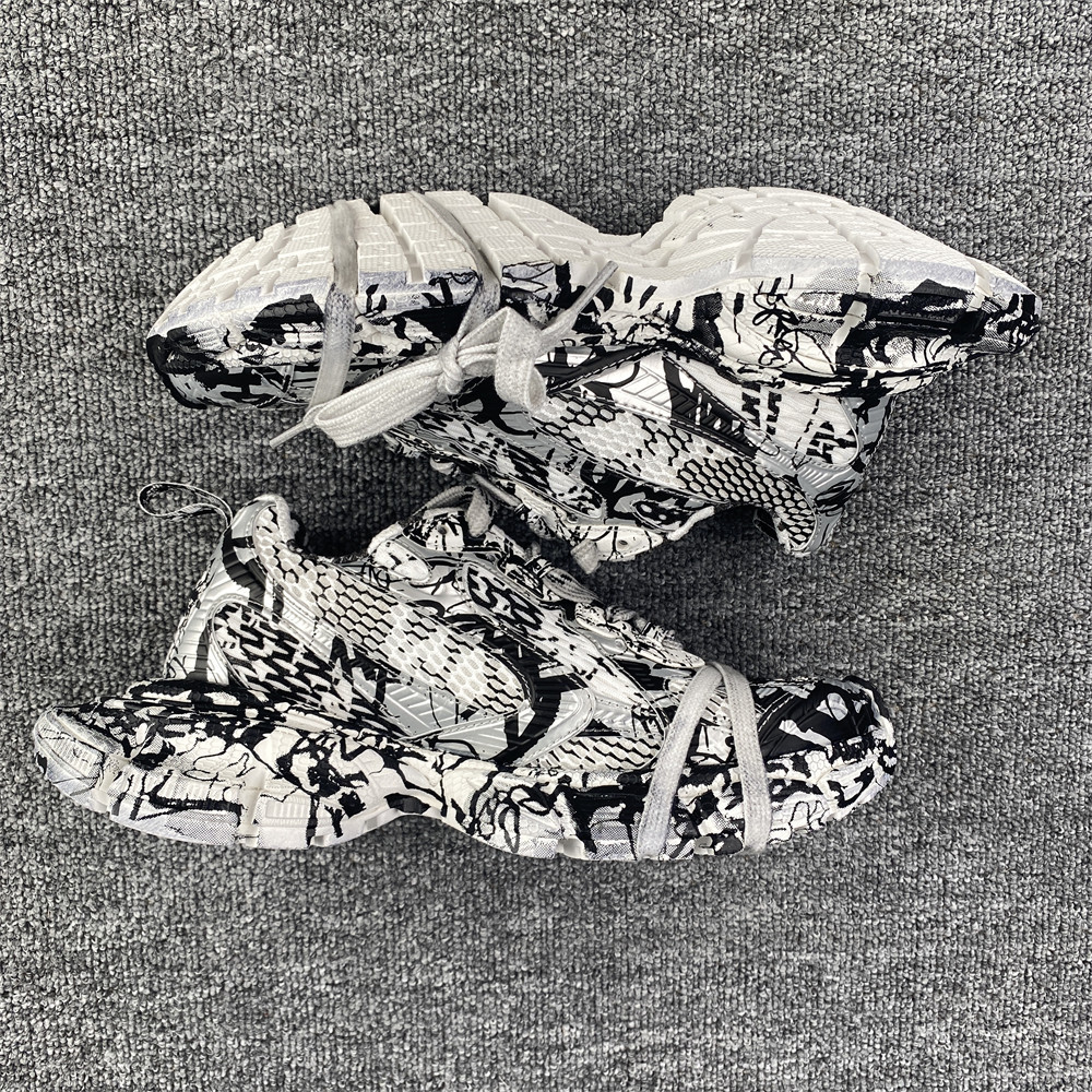 UA Balenciga 3XL Graffiti Sneaker