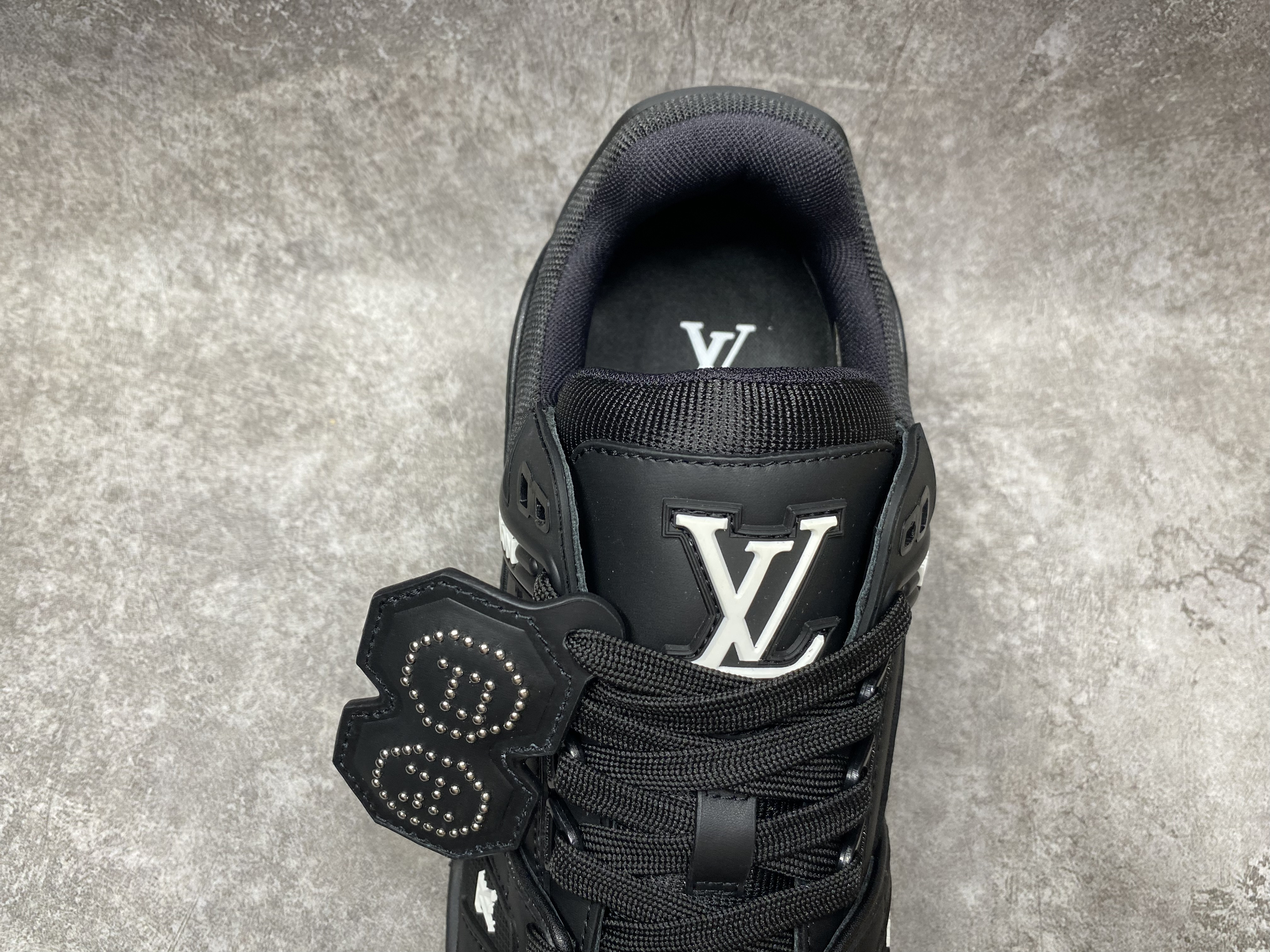UA LV trainer Sneakers