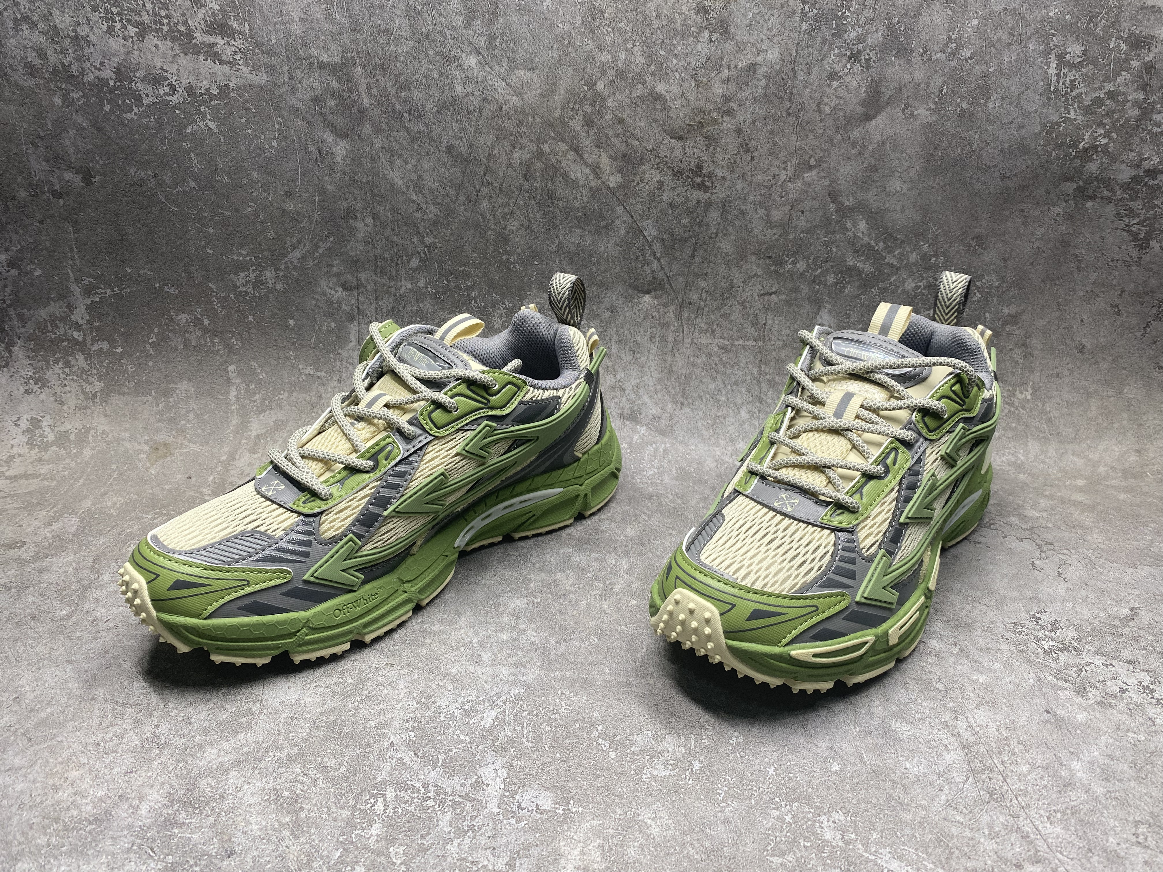 UA Off-White "BE RIGHT BACK"
