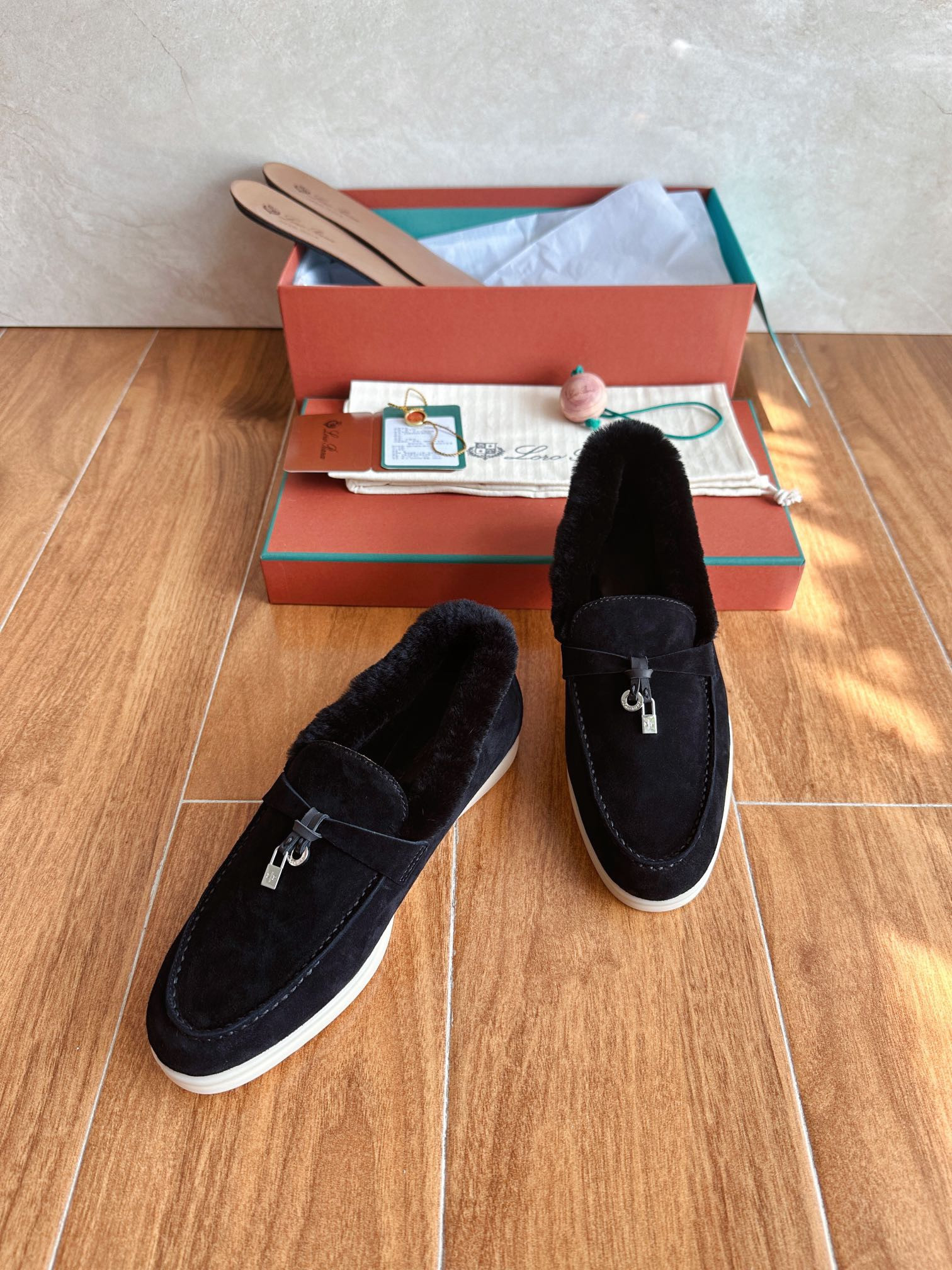 ua L**o p*ana summer charms walk loafers