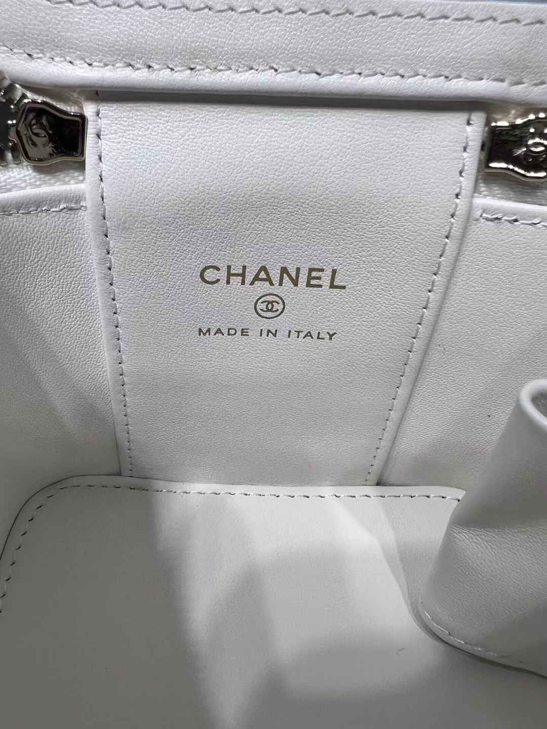 Ch*el small vanity with chain 9.5x13x6cm