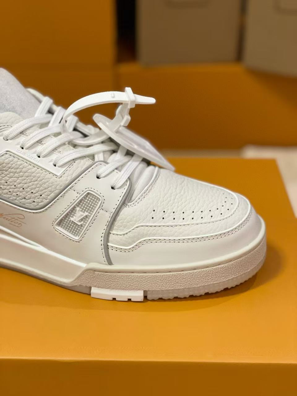 UA LV Trainer Sneaker