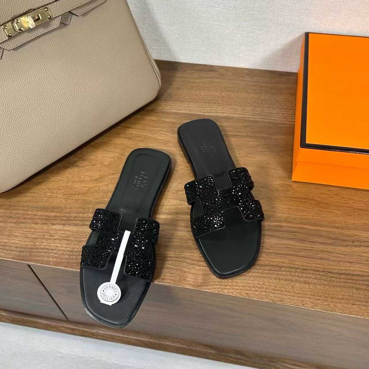 ua H**me5 oran sandal
