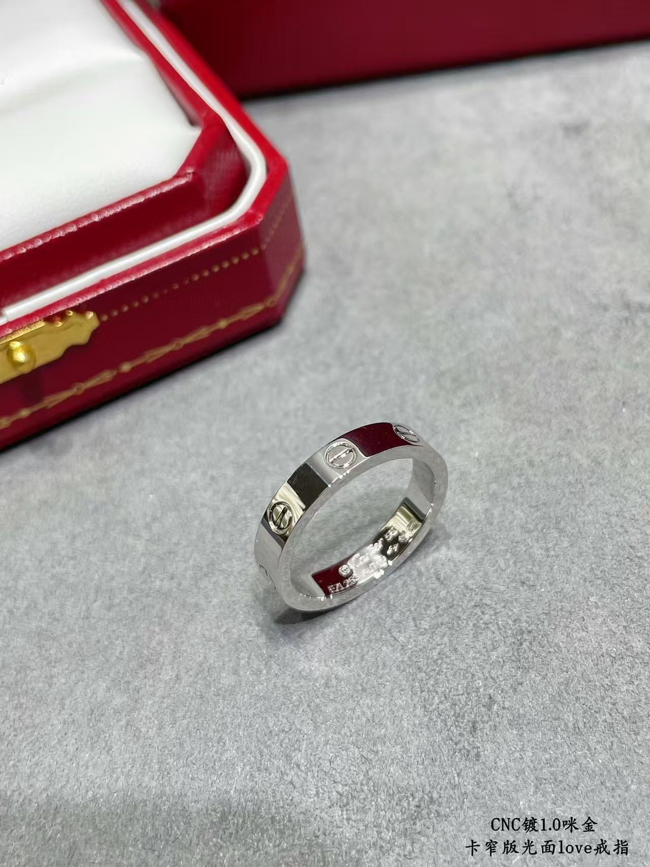 Ca*t*er narrow version love ring