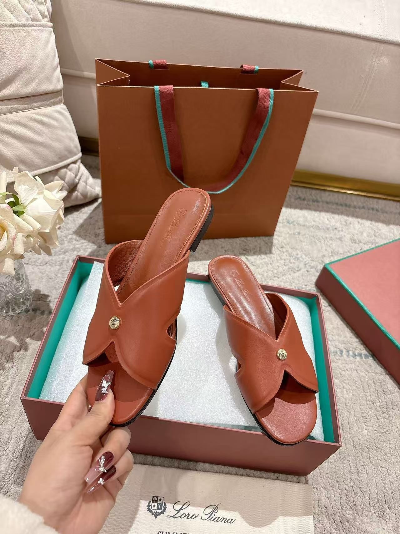 ua L**o p*ana vera sandal