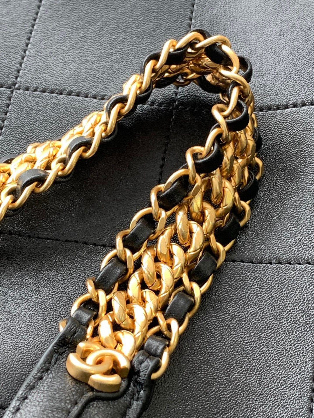 Ch*el hobo bag as5410 27x 23x 21cm
