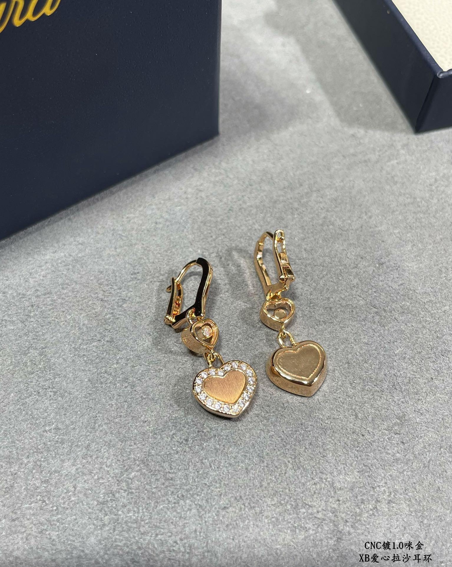 chopard heart-shaped edge Di*m*nd brushed earrings