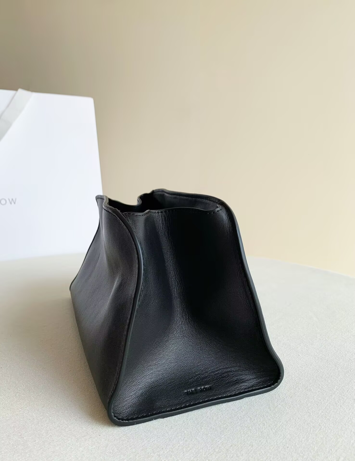 T*e R0w peggy clutch in leather 28x13x14cm