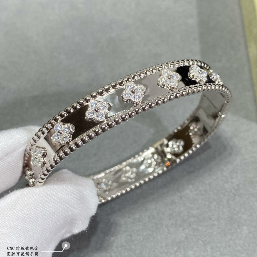 V*N CL*F & arpels wide kaleidoscope bracelet