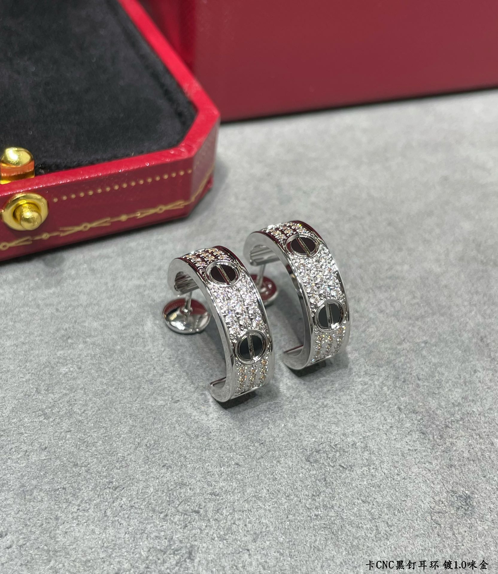 Ca*t*er black studded star earrings