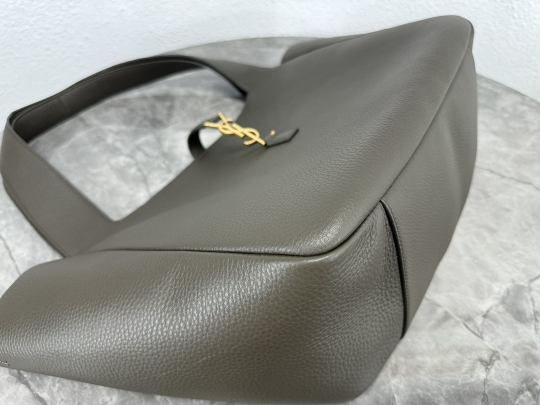 Y*L le 5 À 7 bea in grained leather 50×28×18cm