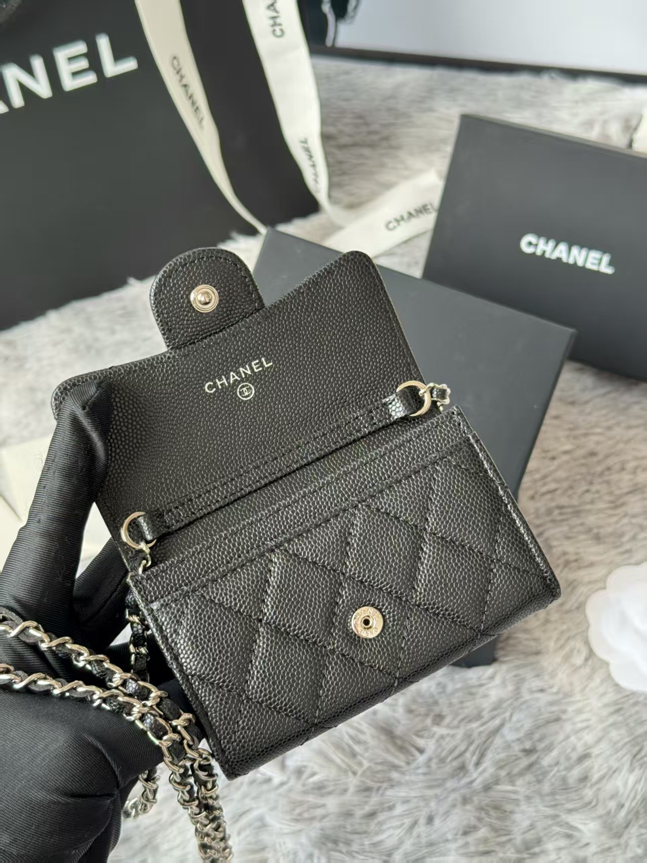 Ch*el wallet on chain 11x7.5x2cm