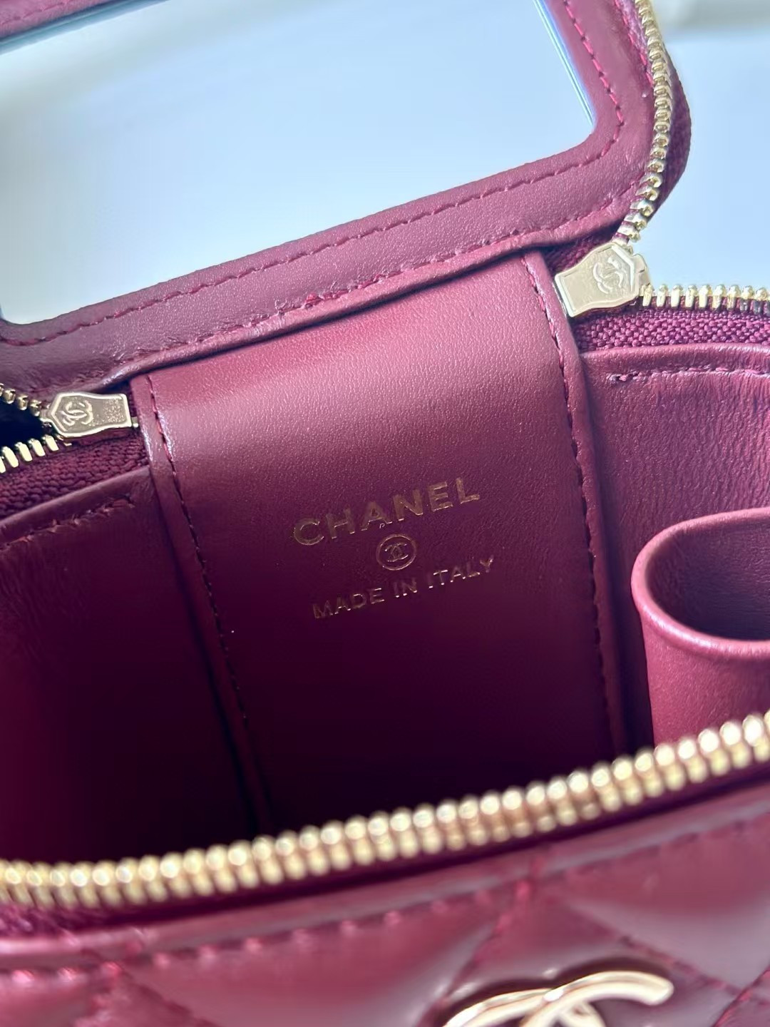 Ch*el classic top handle vanity case with chain 10x7x9cm