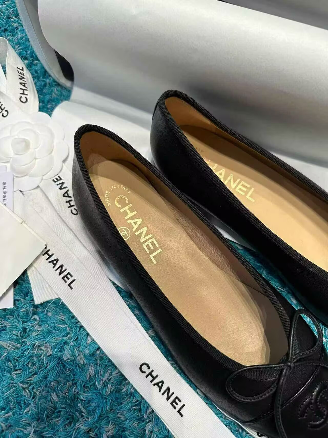 ua Ch*el ballet flats