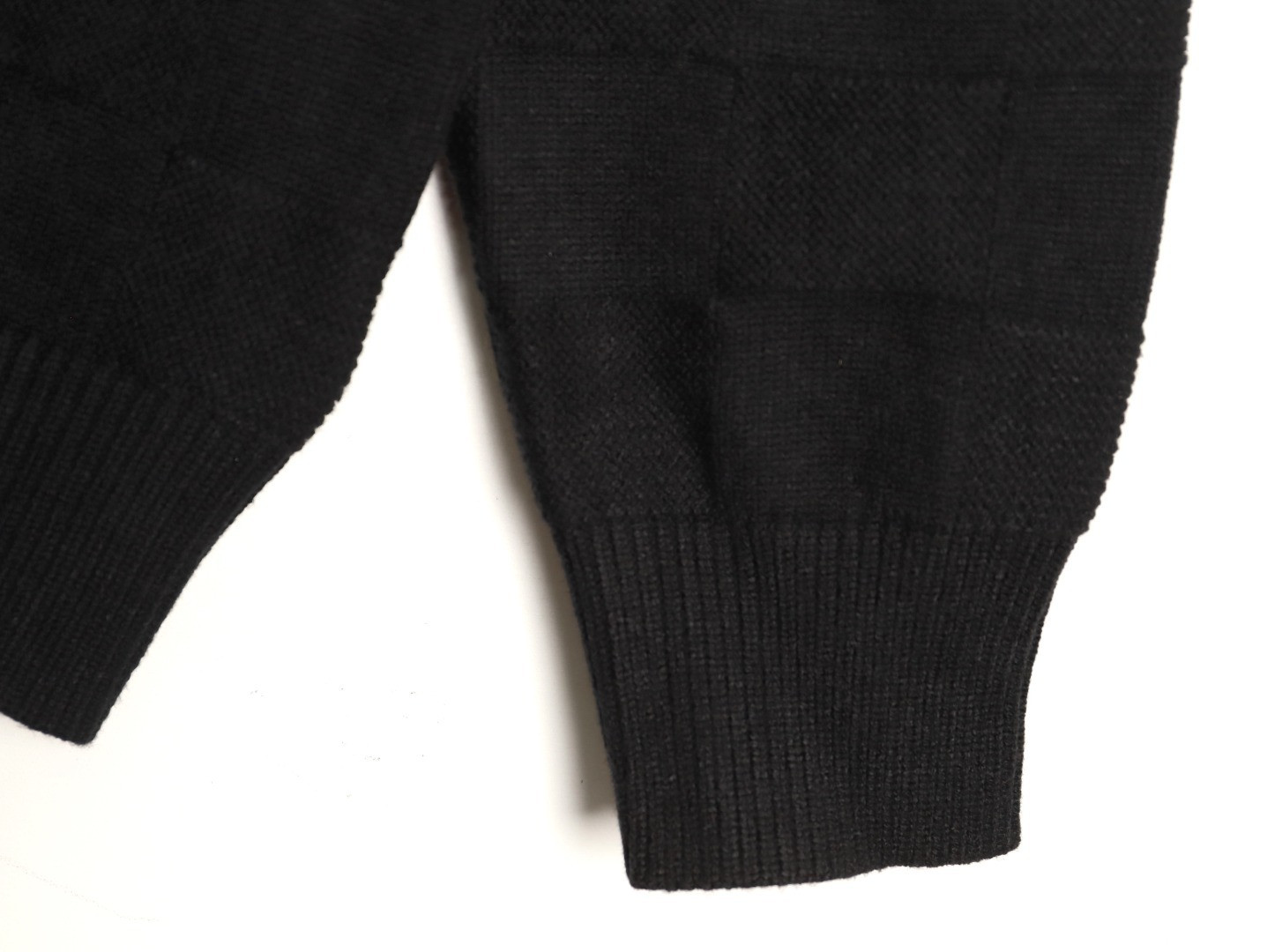 l0*is V*t0n lv 25ss knitting sweaters