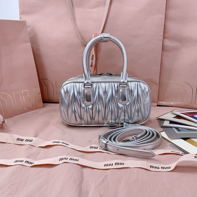 Miu Miu Arcadie matelassé nappa leather bag 22X10.5X7.5cm