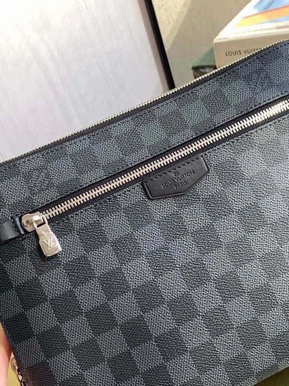 LV NEW POUCH N60417