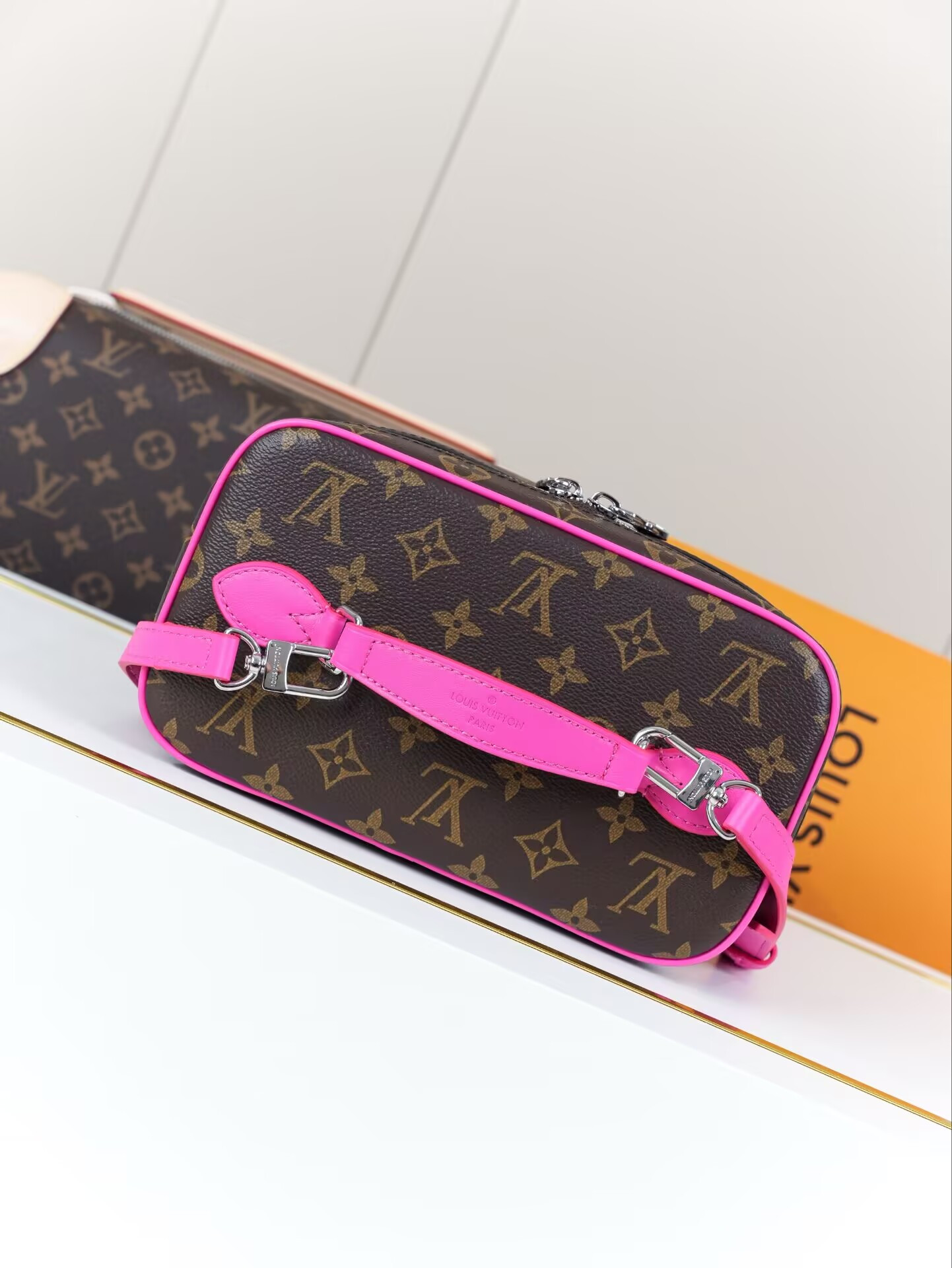 LV Nice BB M14886 24x18x14.5cm