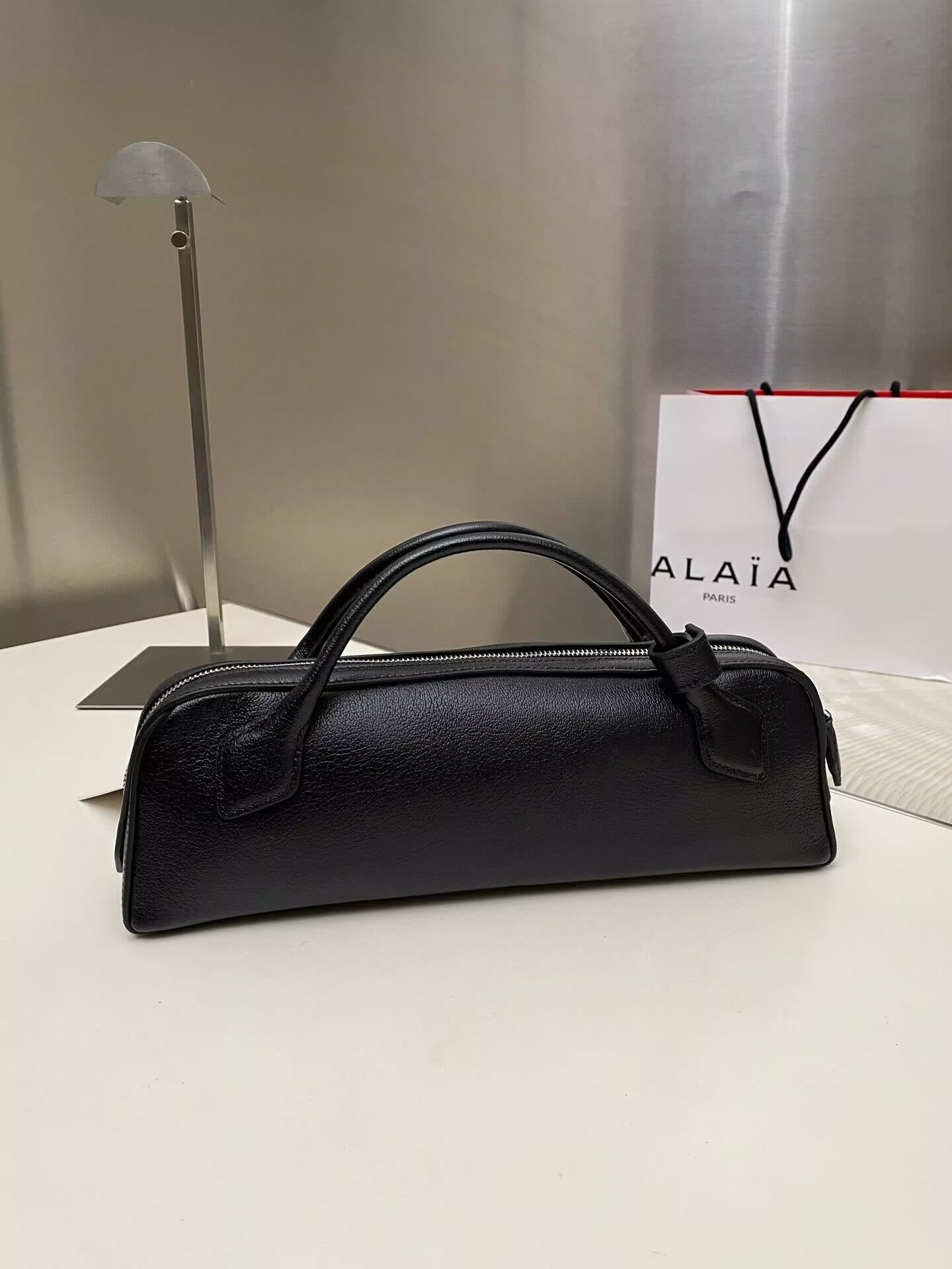ALAÏA Le Teckel Clutch 31x17x10 cm