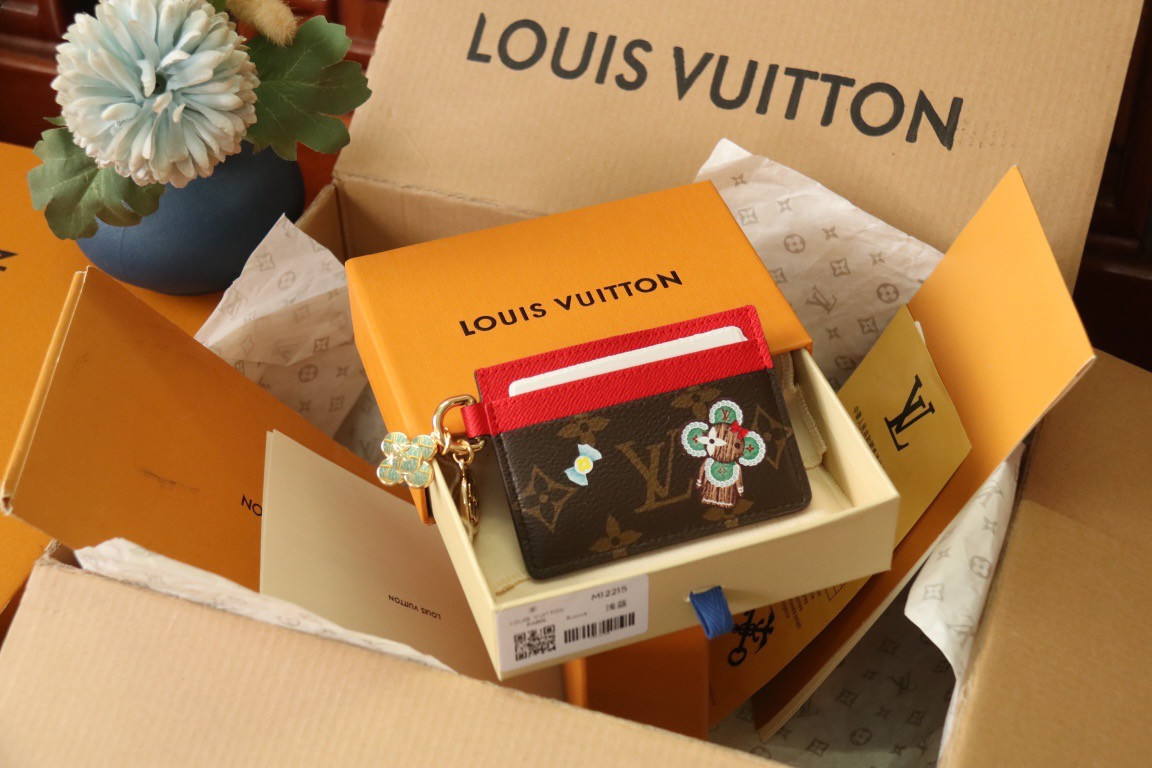 LV Charms Card Holder M12215