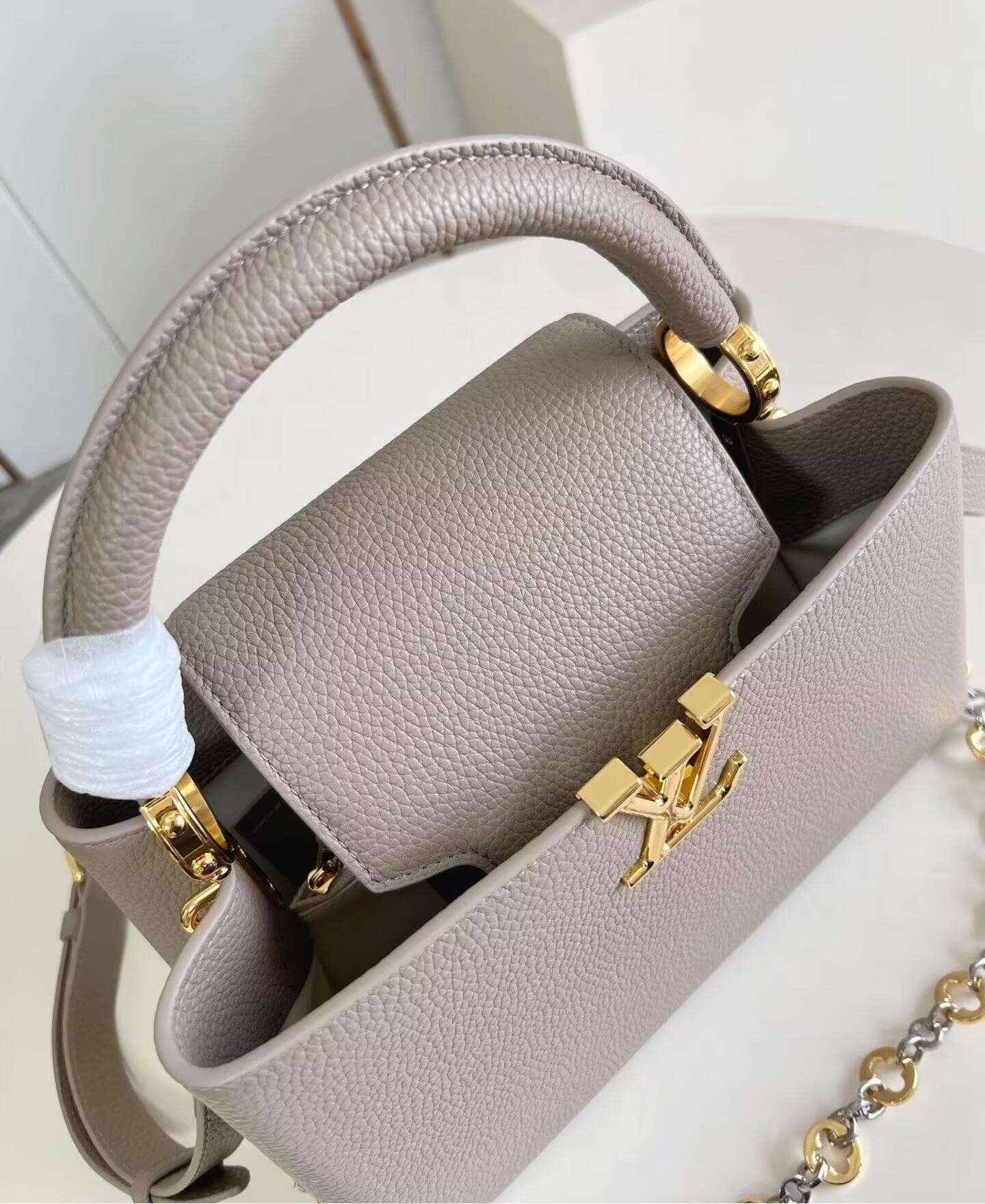 LV Capucines MM M12935 31x20x11cm