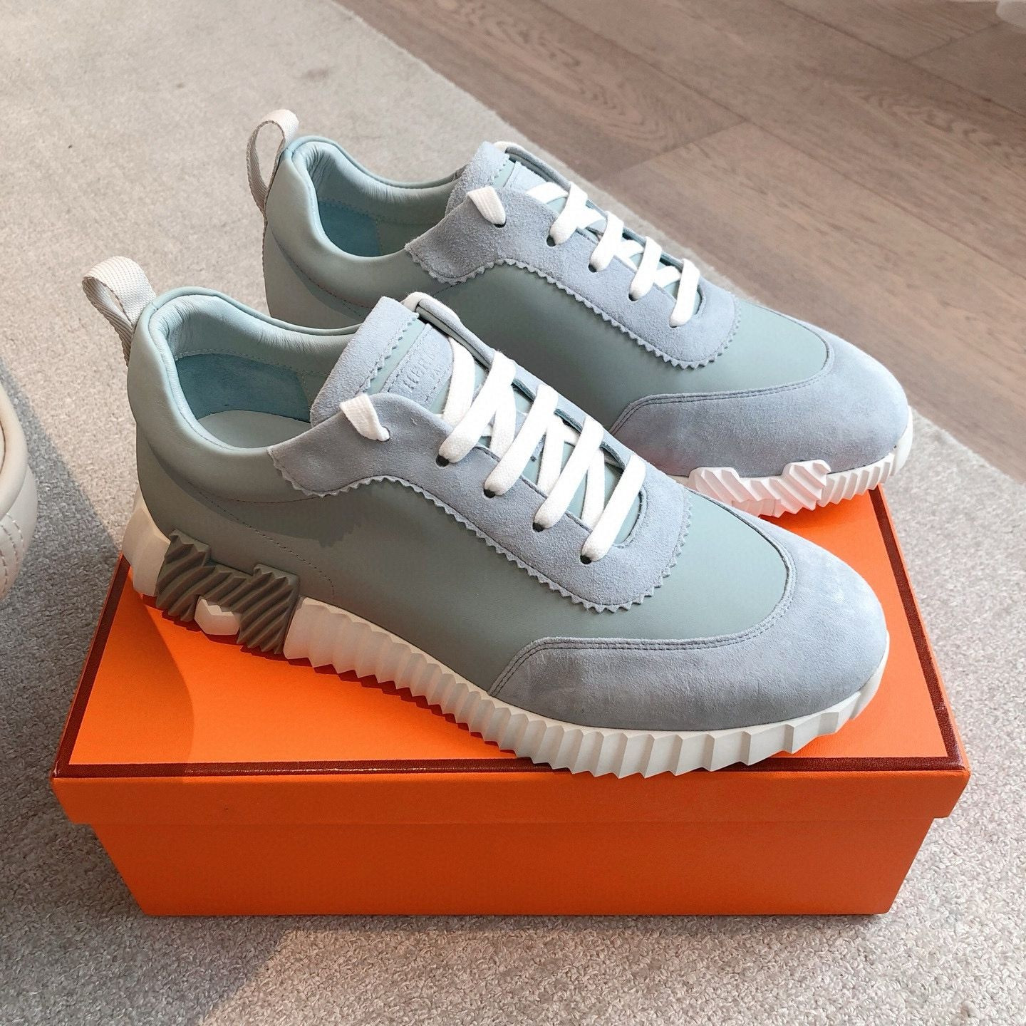 ua H**me5 bouncing sneaker