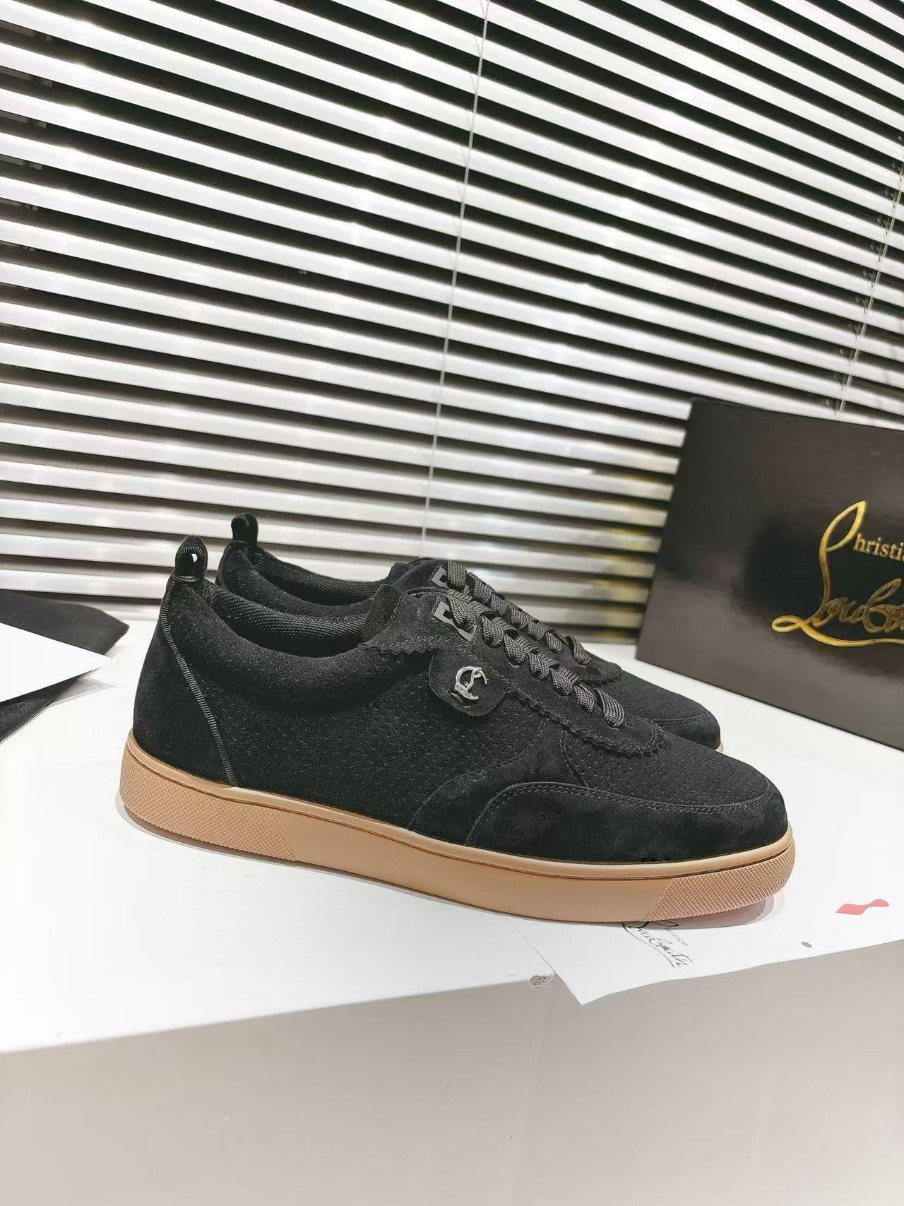 ua Ch**an louboutin sneaker