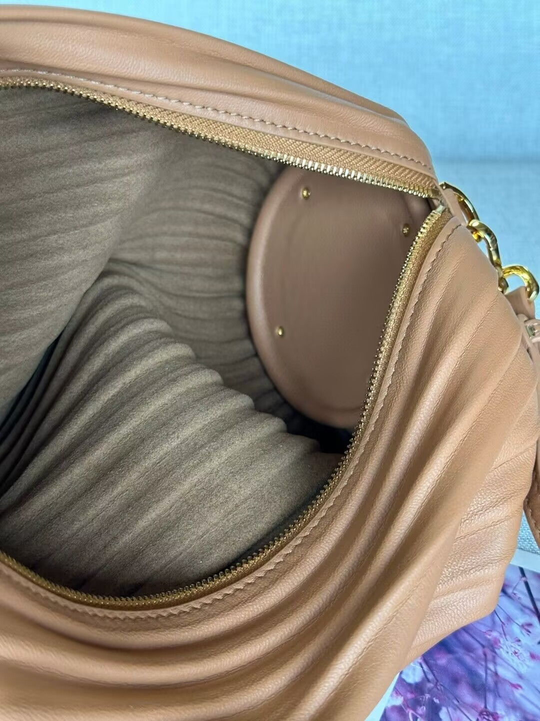 L0ew* bracelet pouch in pleated nappa 25x10x10cm
