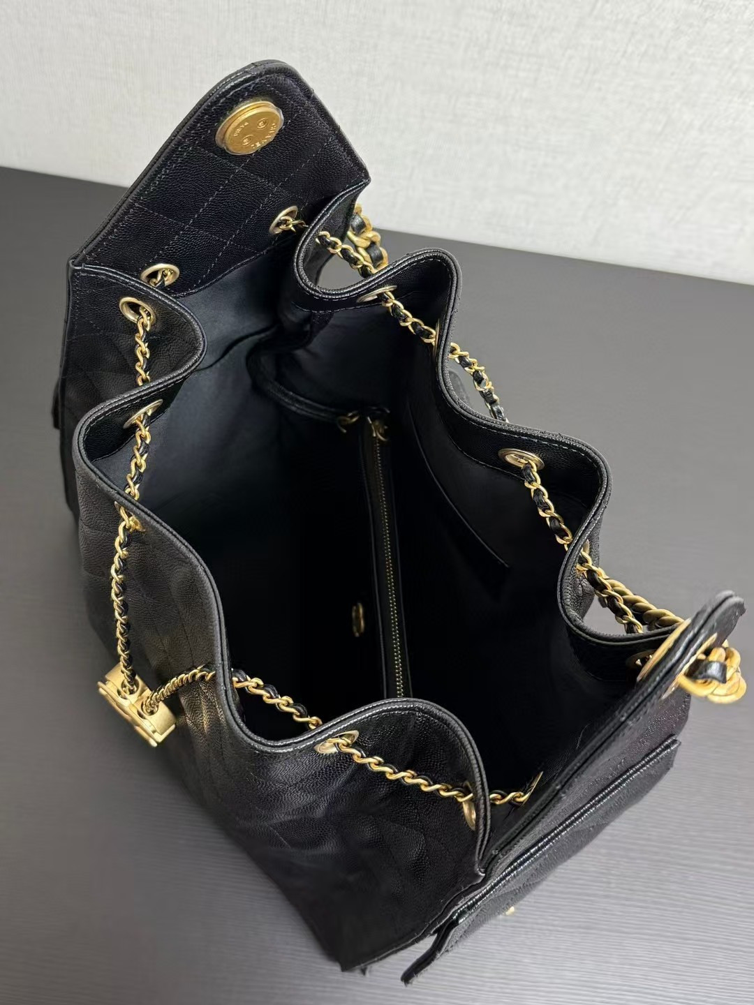 Ch*el 25c bucket bag 40x30x15cm