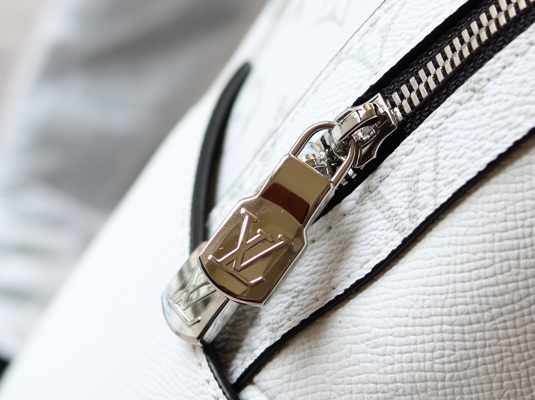 LV Discovery Backpack M31061 29×38×20cm