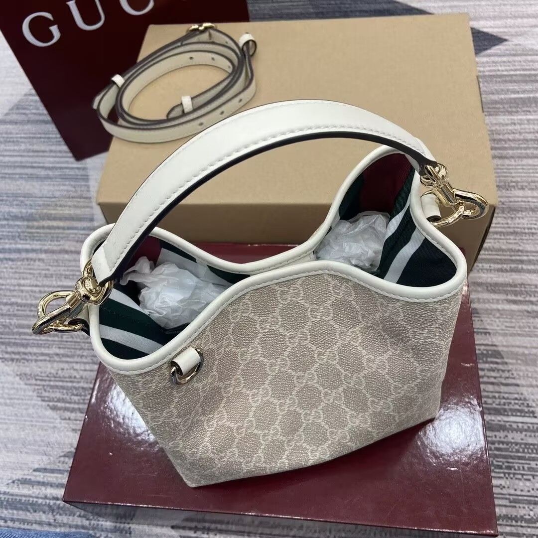 G*u*i mini emblem 19x18x11cm