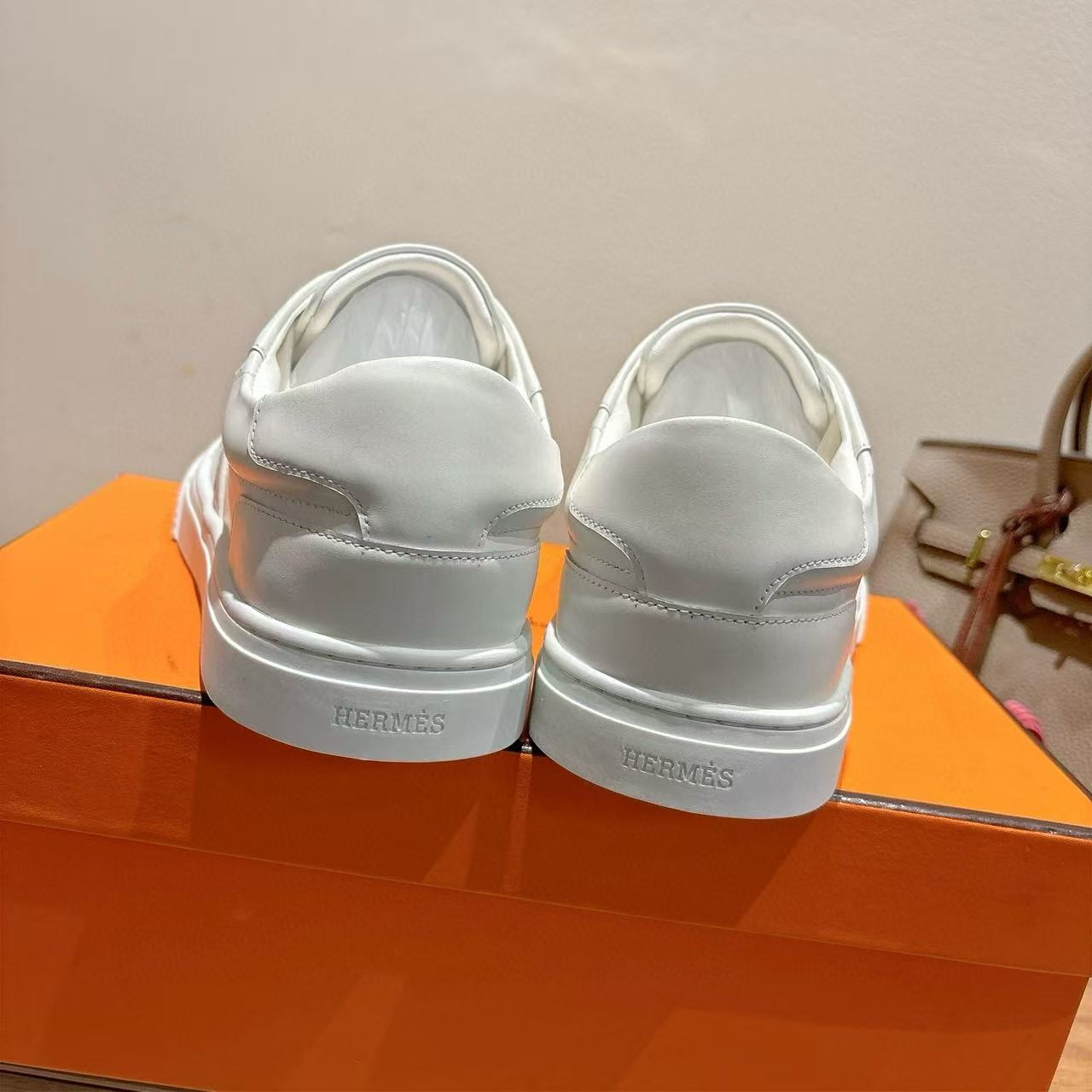 ua H**mes day sneaker