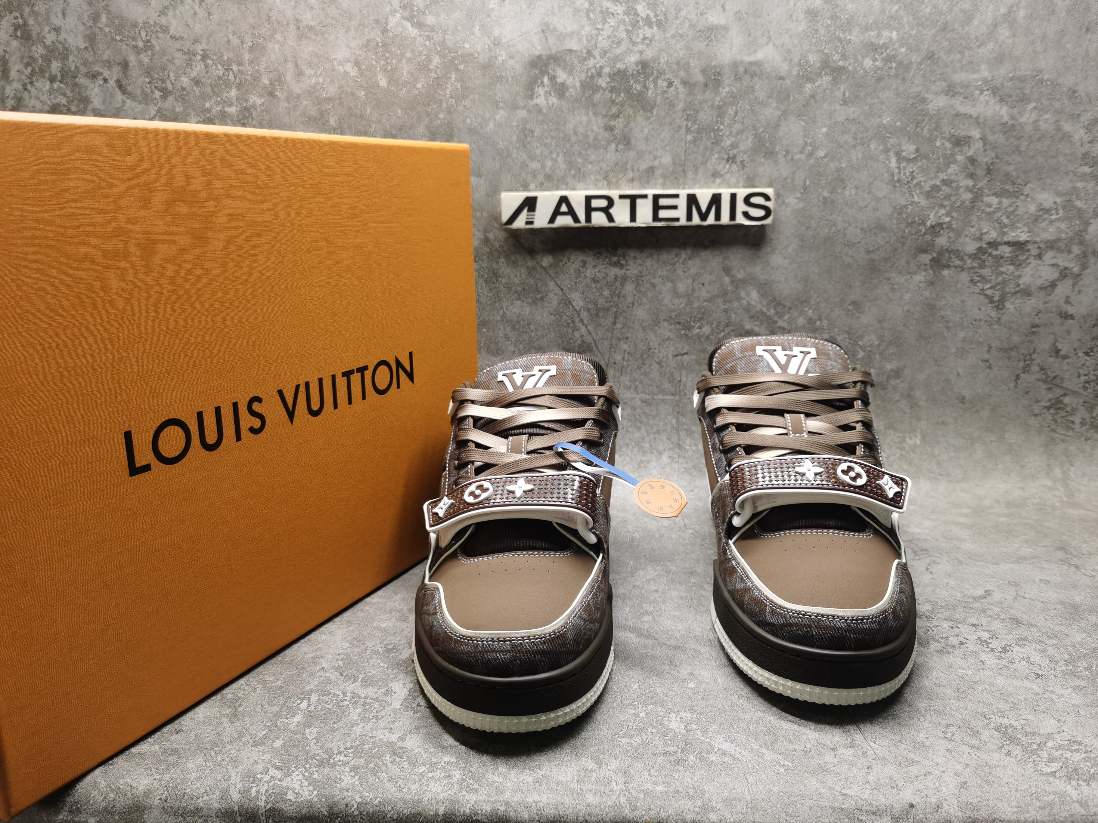 UA LV Trainer Sneaker