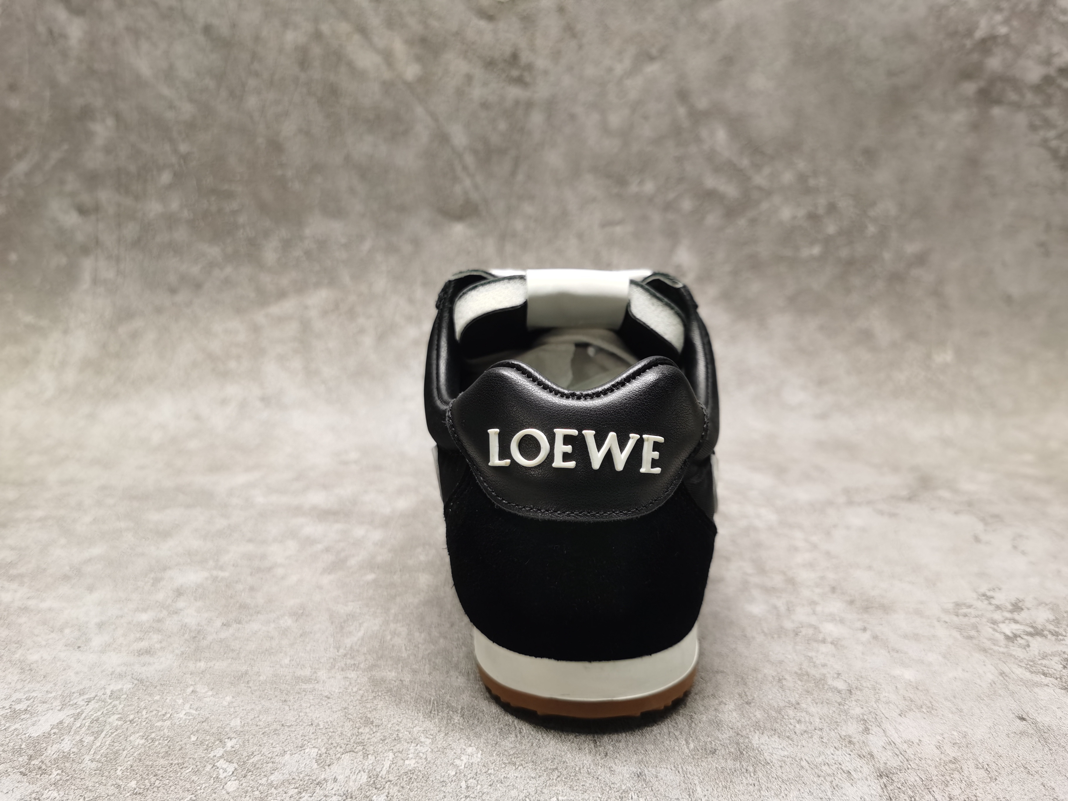 ua L0ew* sneakers