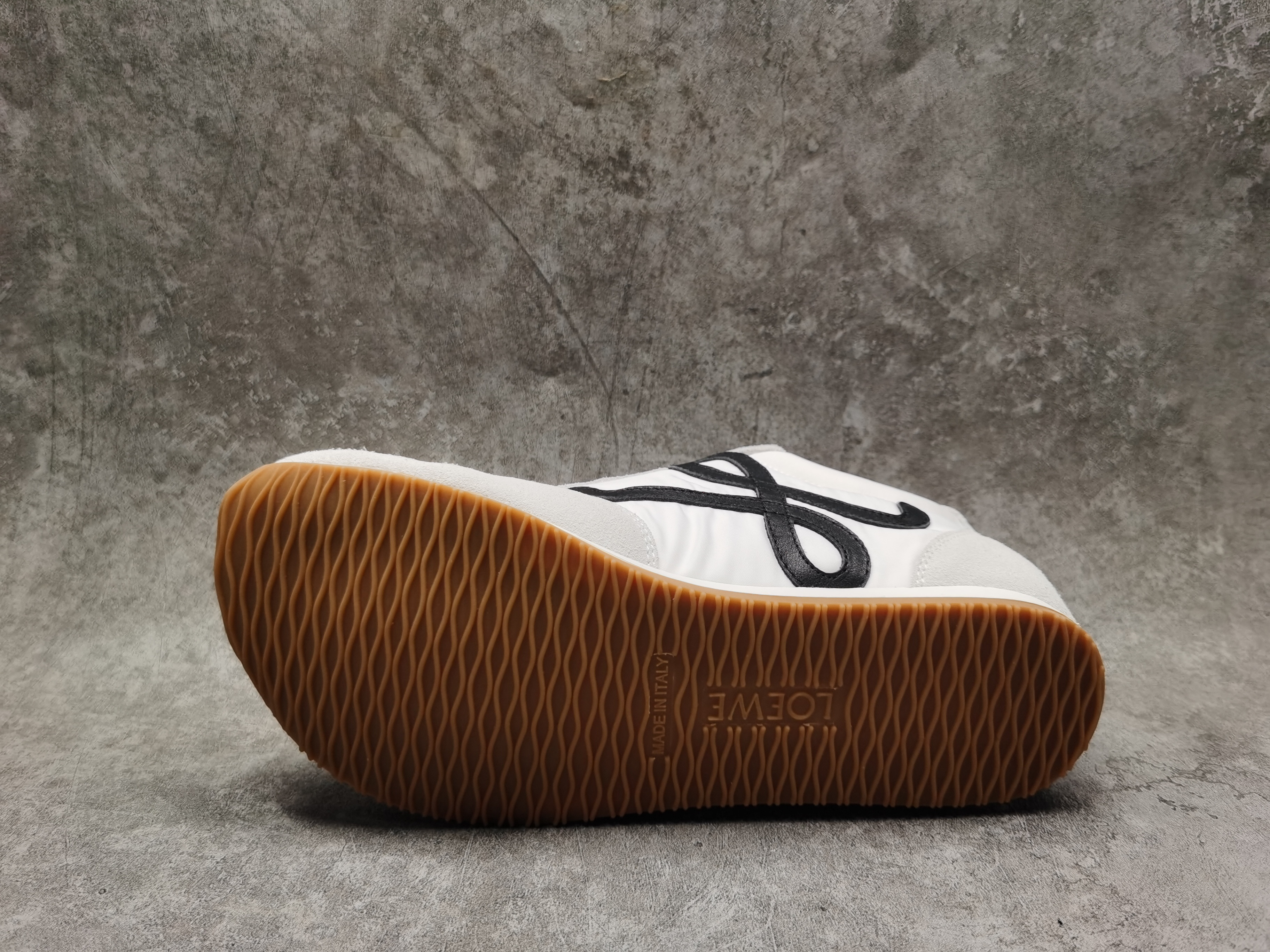 ua L0ew* sneakers