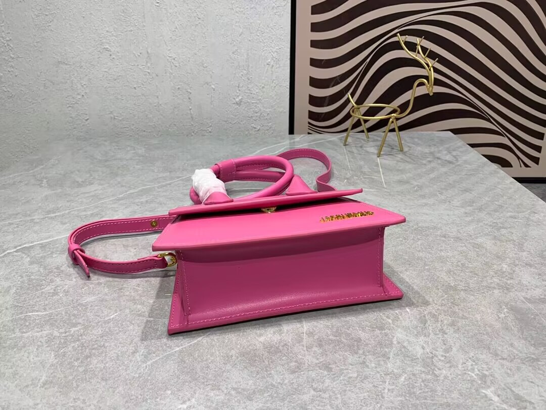 JACQUEMUS Le Chiquito moyen LES CLASSIQUES  20×15.5×8cm