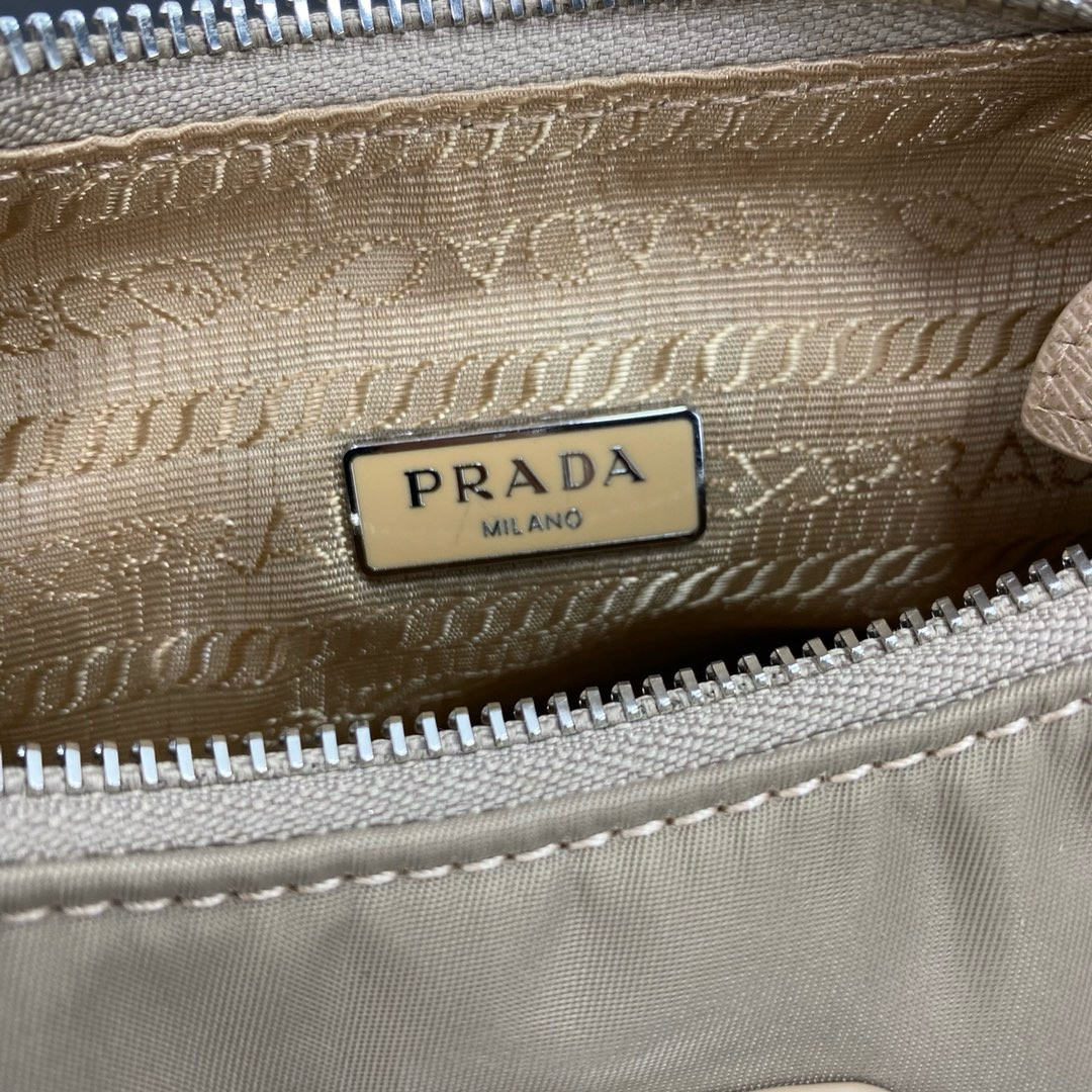 Pra*a re-edition 2005 re-nylon bag
