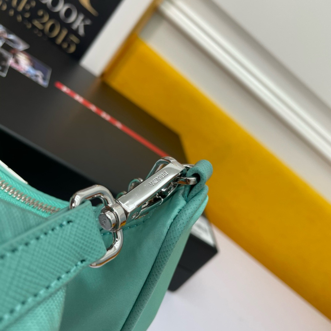 Pra*a re-edition 2005 re-nylon bag dark green