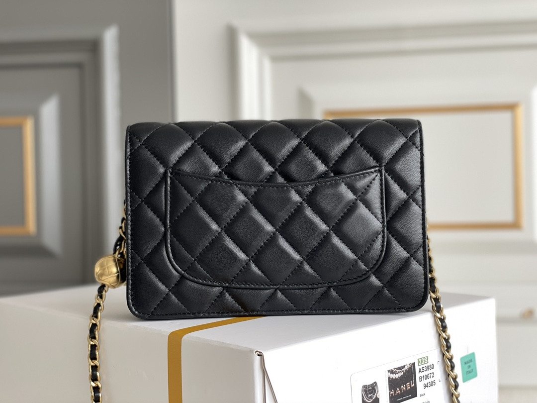 Ch*el classic wallet on chain 4.8 × 7.5 × 1.4 in
