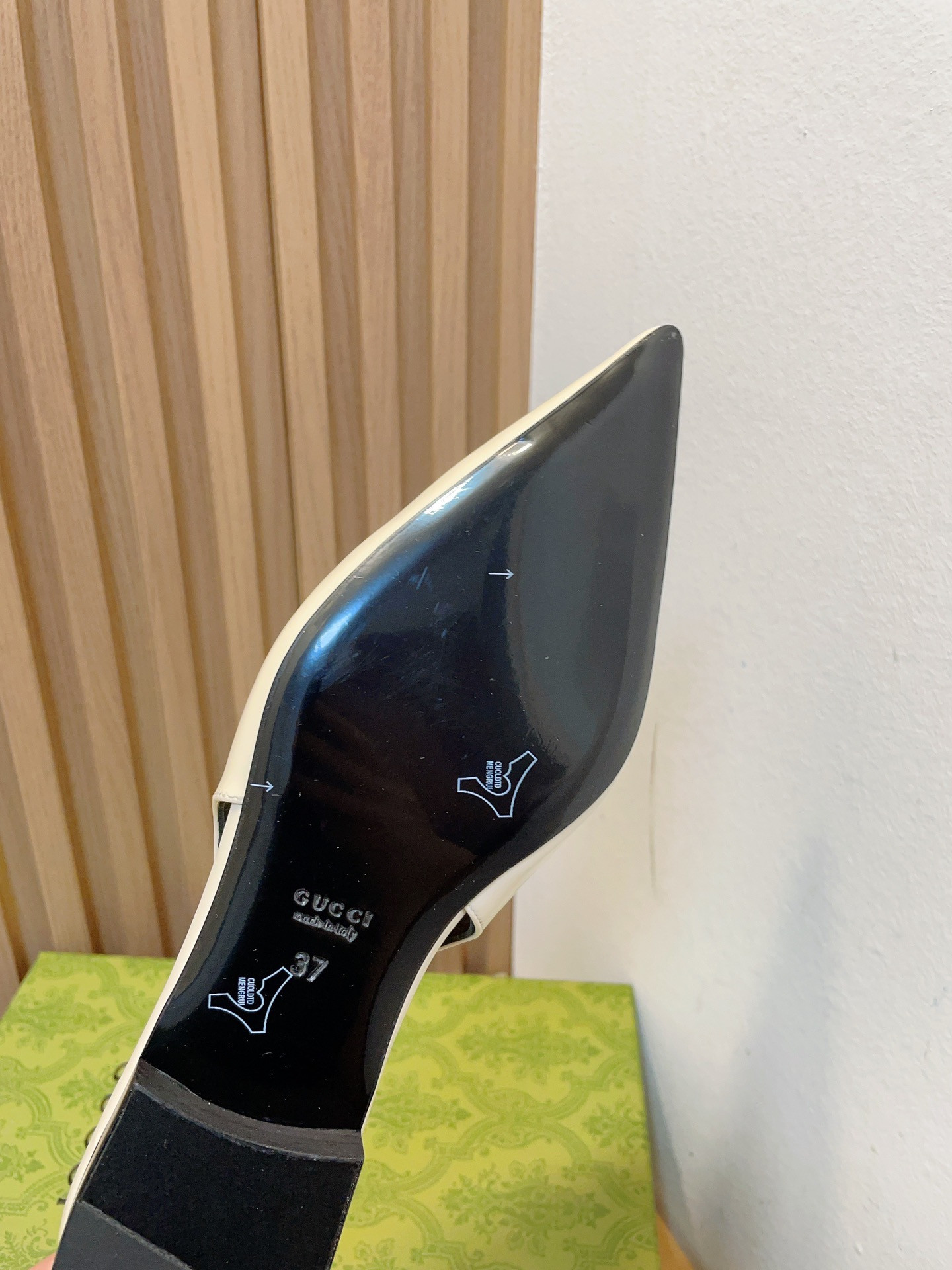 G*u*i signoria slingback pump flat shoes
