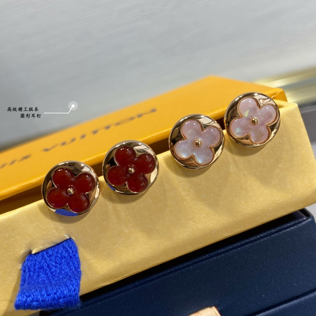 l0*is V*t0n earrings
