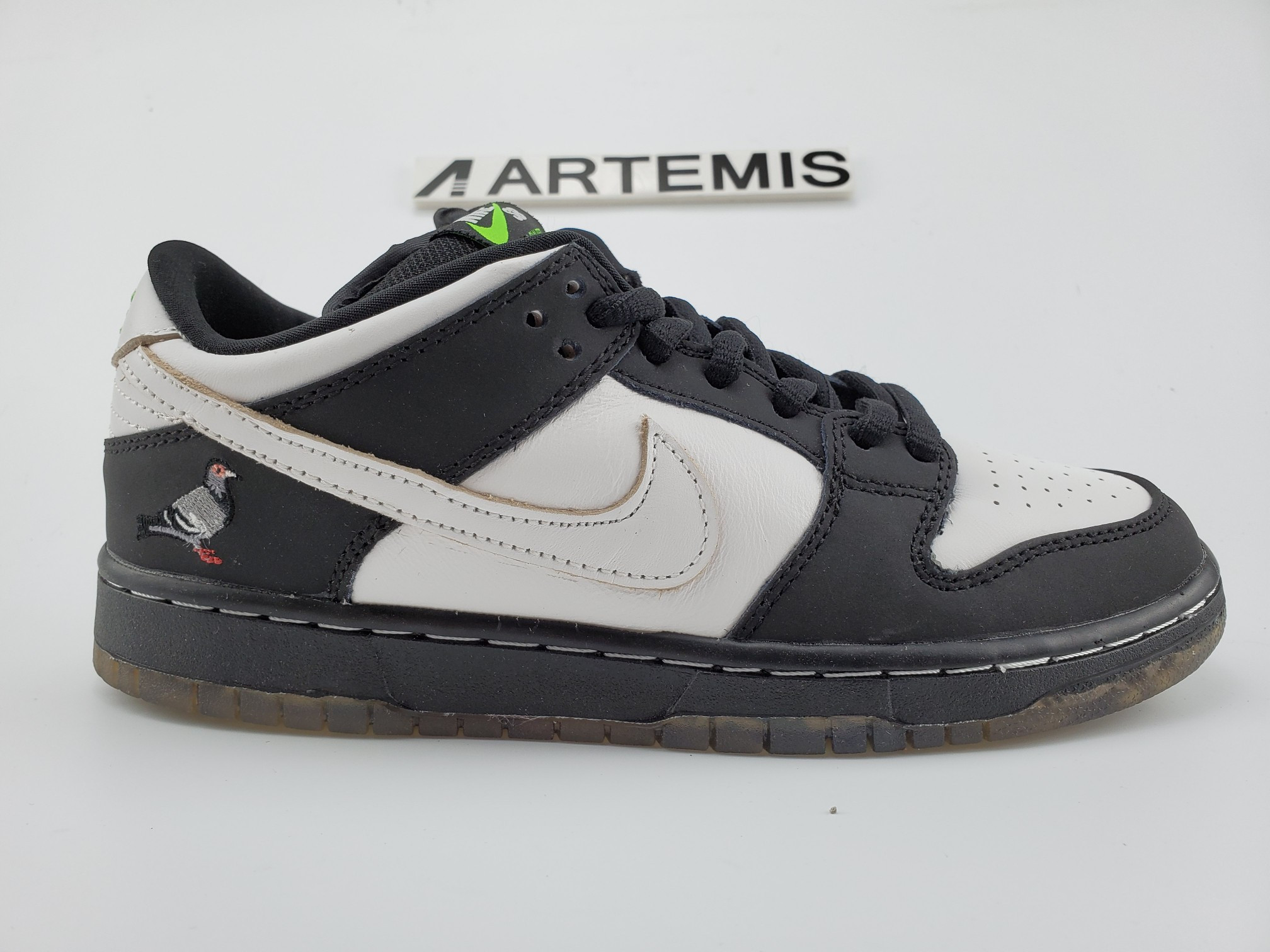 Nike SB Dunk Low Staple Panda Pigeon