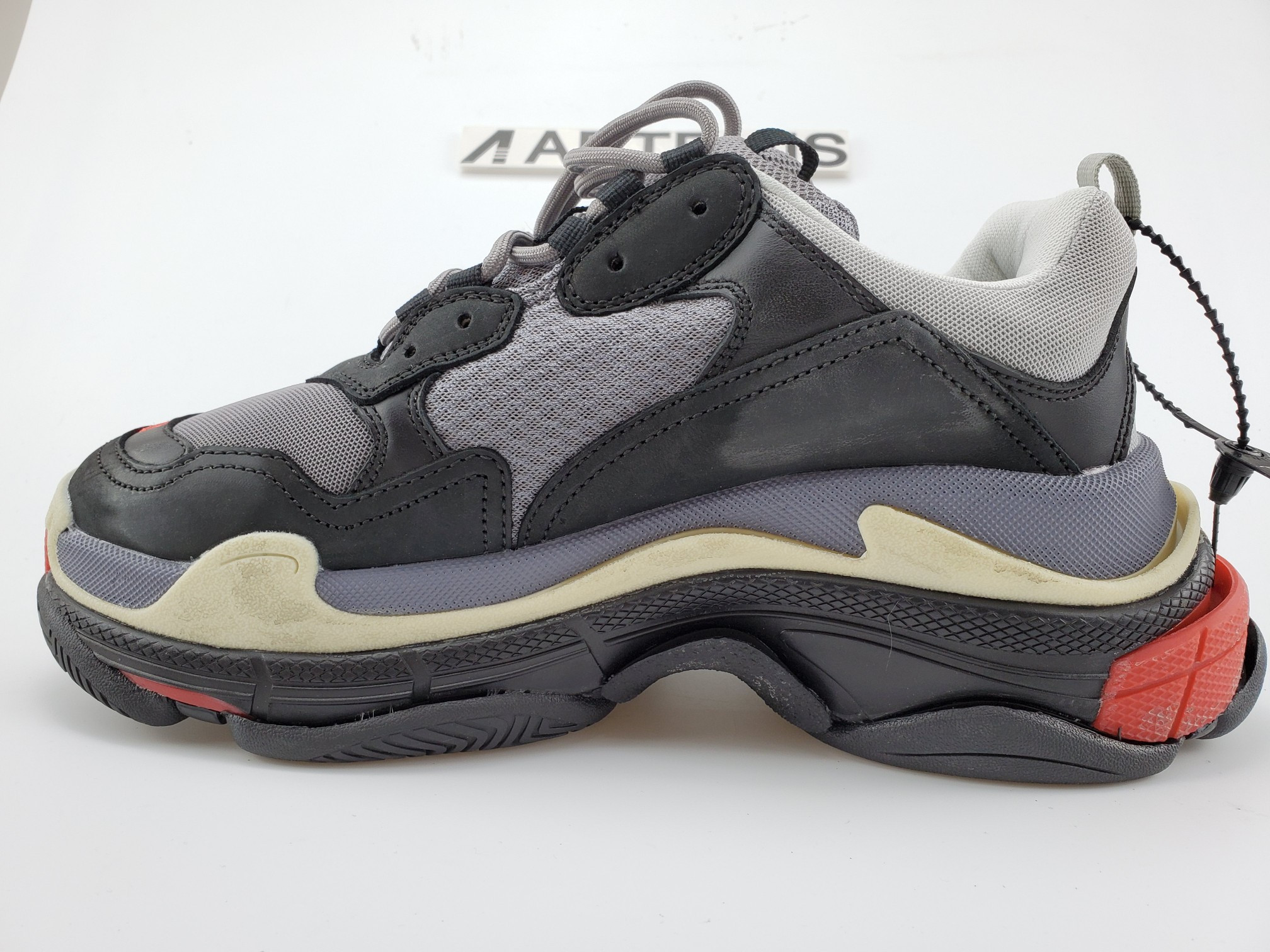 Balenciga Triple S light Grey Red
