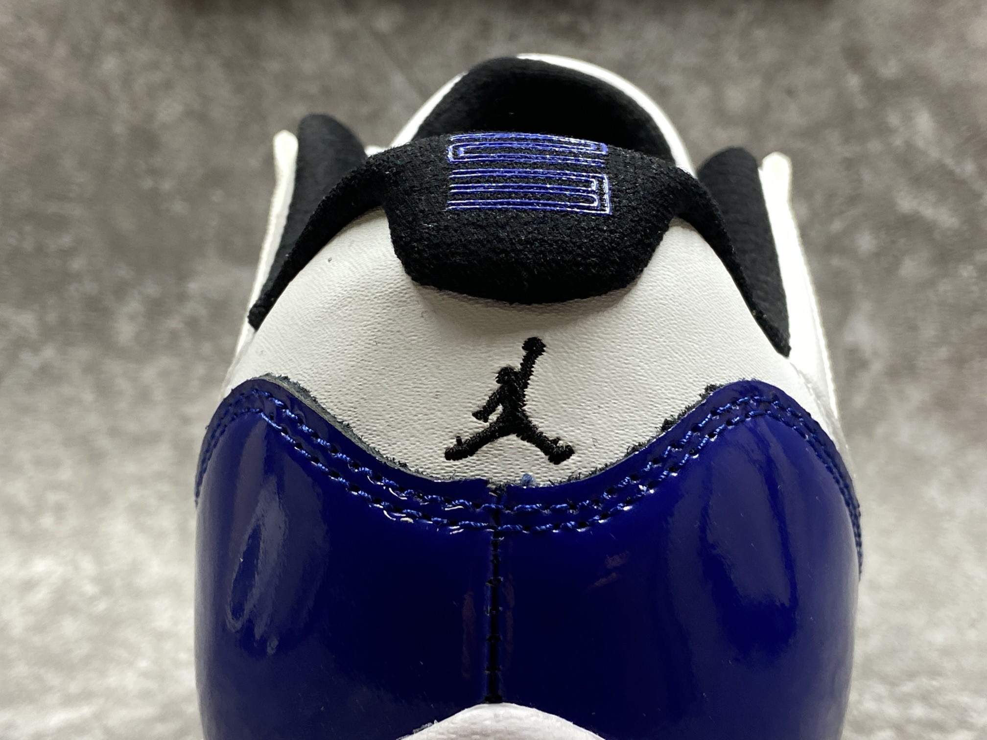 Air Jordan 11 Retro Low White Concord